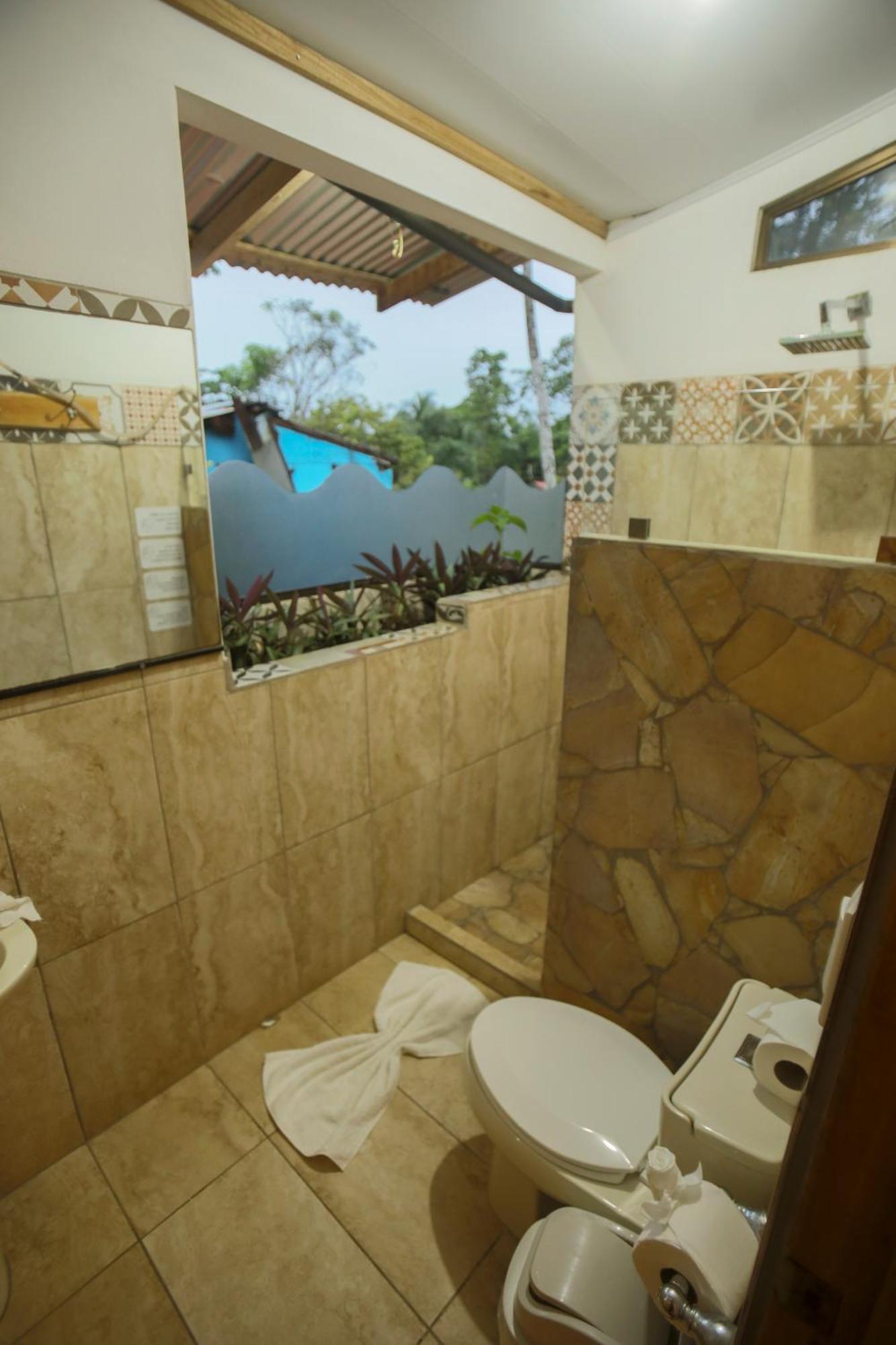 Hotel Pura Natura Beachfront Тортугеро Екстериор снимка