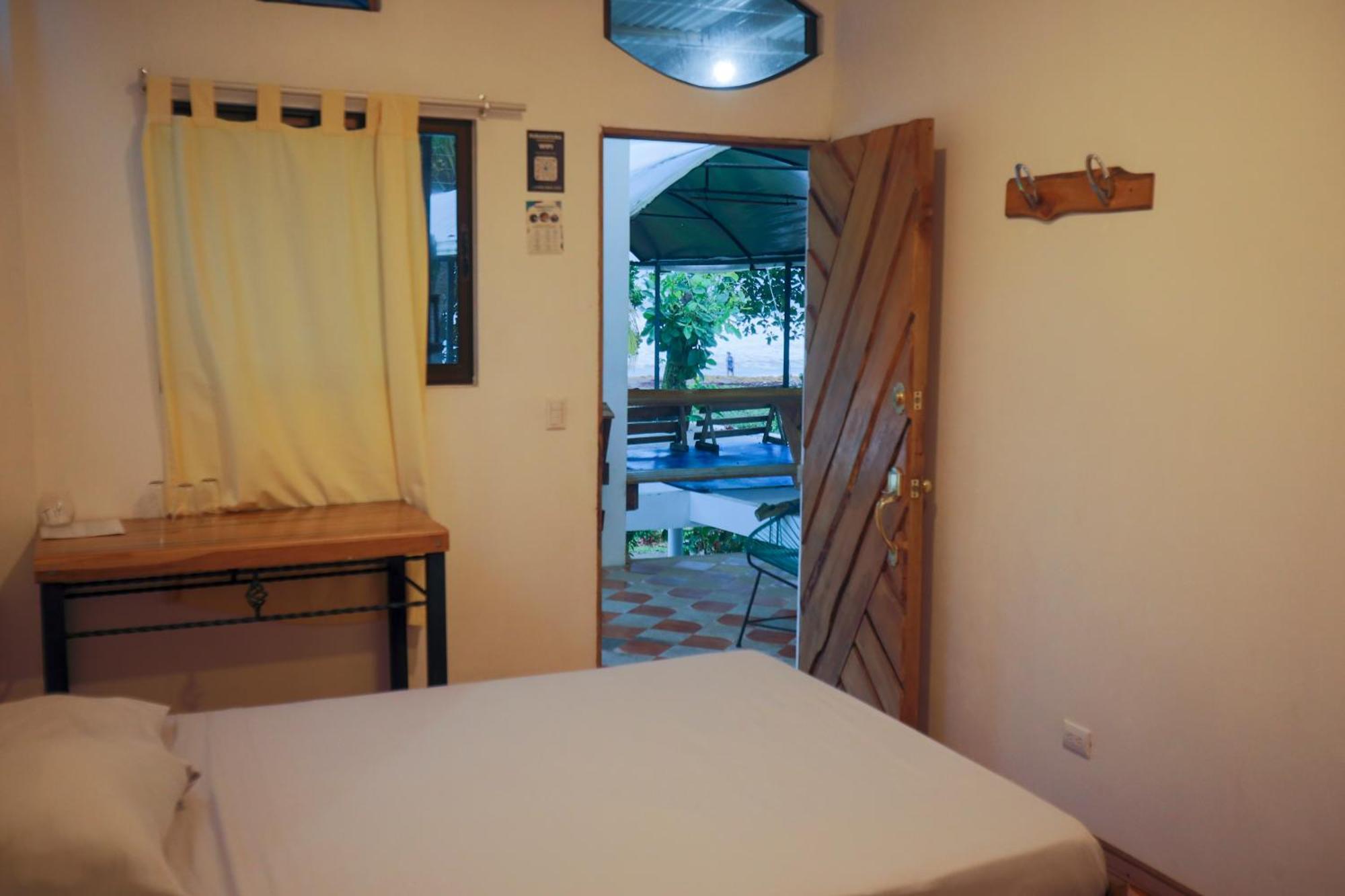 Hotel Pura Natura Beachfront Тортугеро Екстериор снимка