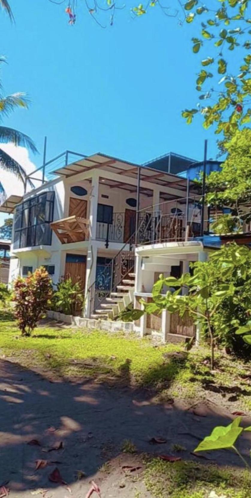 Hotel Pura Natura Beachfront Тортугеро Екстериор снимка